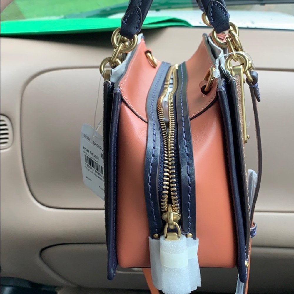 Coach crossbody purse - Picture 2 of 5